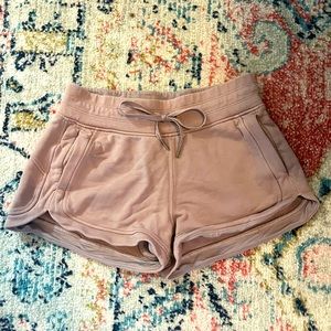 Lululemon shorts size 6